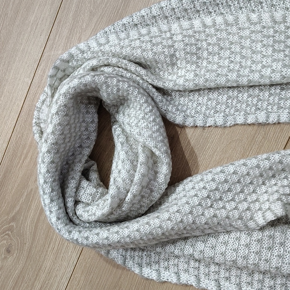 Aeropostale Ladies Winter/Fall Scarf, Neon and Gray, One Size Fits All - Picture 4 of 6